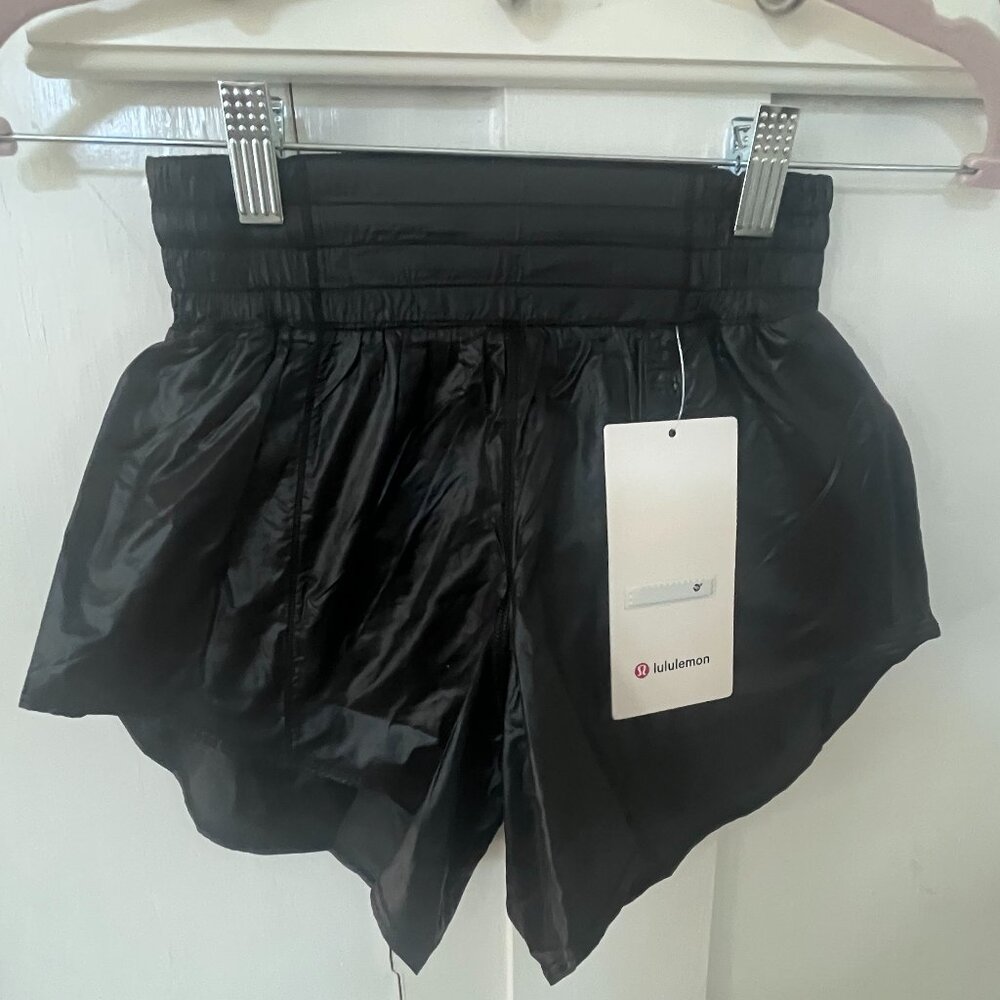 LULULEMON BRAND NEW WOMEN'S BLACK ATHLETIC SHORTS, SIZE 0 - Picture 2 of 14